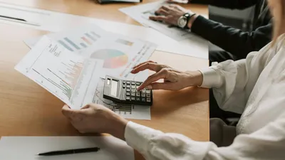 Аудит, расчет, аудитор, графики, график, экономика, предпринимательство, бизнес, инвестиционные контракты, инвестиции, инвестирование, рост экономики, экономический рост, график роста, графики роста, финансы, финансовый рост, рейтинг, рейтинги, фото - Новости Zakon.kz от 24.12.2025 14:35