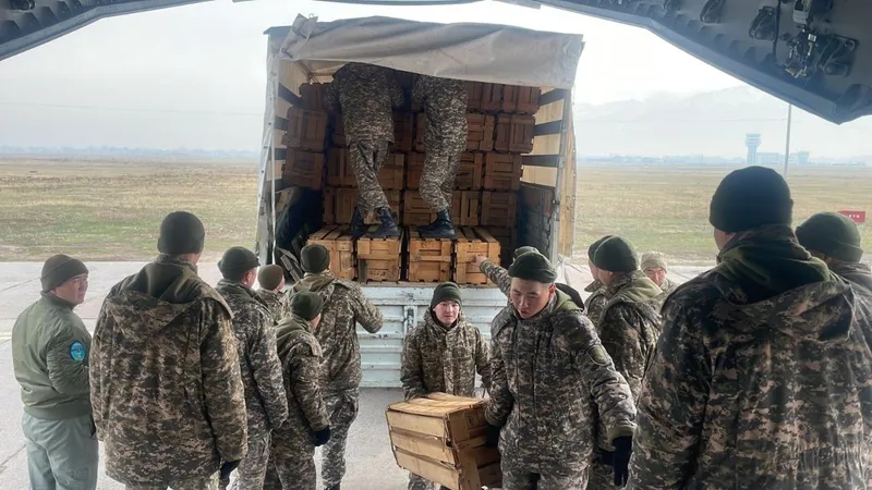 Из Казахстана в Афганистан вылетел военный самолет с врачами и гуманитарной помощью