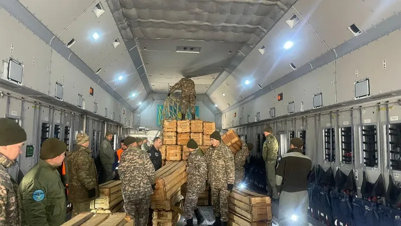 самолет с гумпомощью Афганистану, фото - Новости Zakon.kz от 13.11.2025 17:52