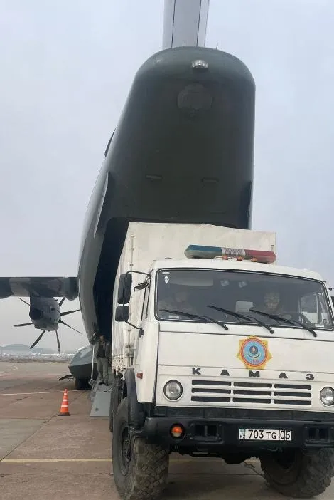 камаз МЧС, военный самолет, фото - Новости Zakon.kz от 13.11.2025 17:52