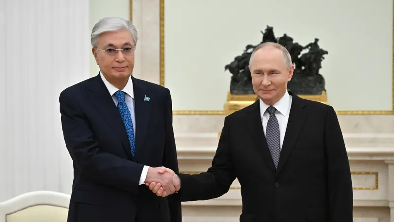 Президент Республики Казахстан Касым-Жомарт Токаев и Президент Российской Федерации Владимир Путин, Касым-Жомарт Токаев и Владимир Путин, Путин и Токаев, Токаев и Путин, Россия и Казахстан, Казахстанско-российские отношения, РФ и РК, отношения России и Казахстана
