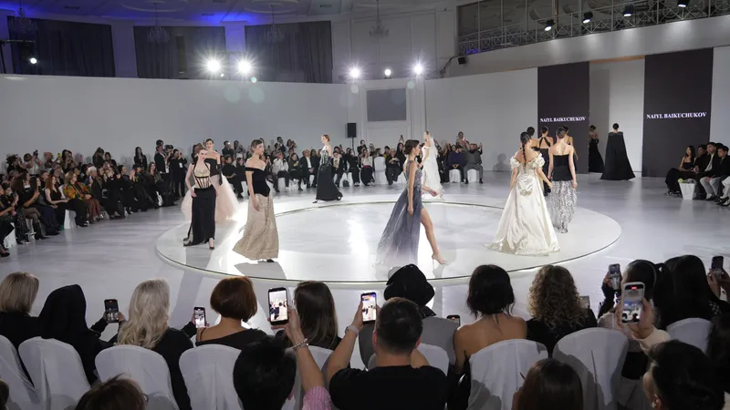 Белый подиум, динамика форм и эстетика вдохновения – фоторепортаж с KFW 2025