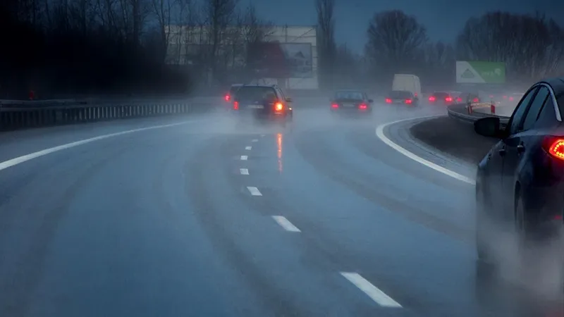 Казахстан погрузится в туман: синоптики опубликовали штормовое предупреждение