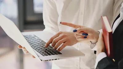 Ноутбук, работа за ноутбуком, дистанционная работа, работа на ноутбуке, удаленная работа, фриланс, цифровые документы, интернет, сеть, цифровизация, сурет - Zakon.kz жаңалық 15.12.2025 14:26