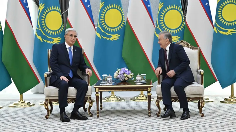 Токаев провел переговоры с Мирзиёевым