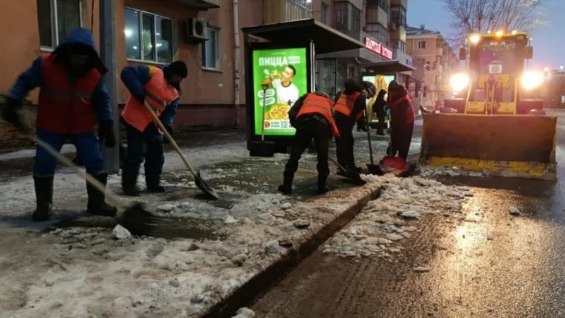 Снег в Астане убирают круглосуточно
