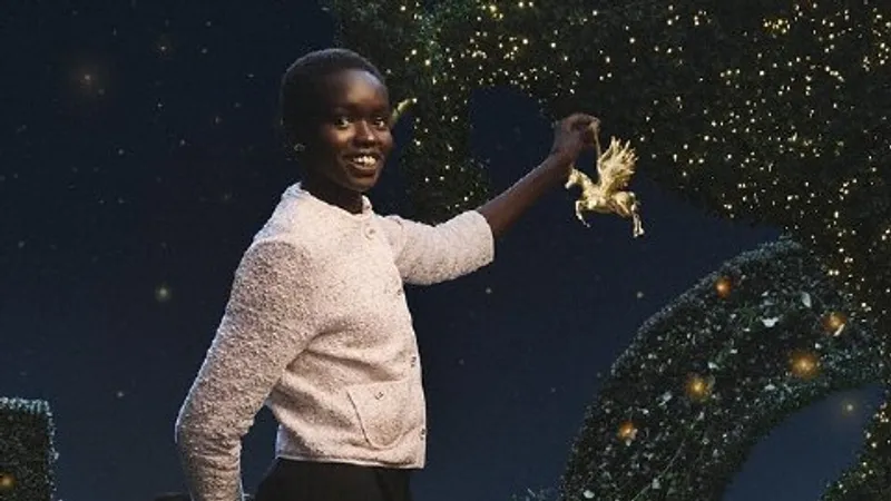 Dior украсил бутики к Новому году