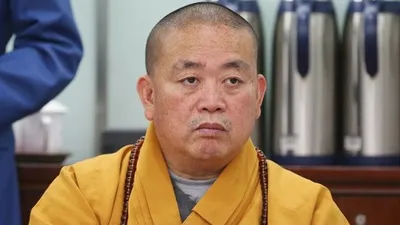 Настоятеля Шаолиньского монастыря обвиняют во взятках, фото - Новости Zakon.kz от 17.11.2025 03:10