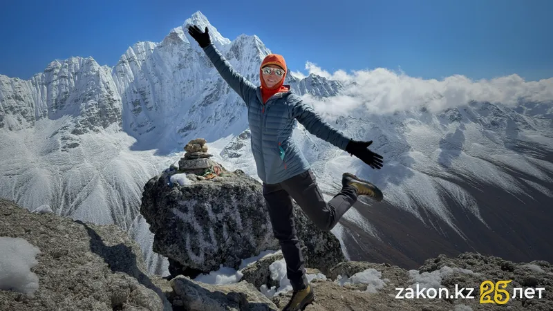 Танец над облаками: казахстанка исполнила "Камажай" на пике Гималайских гор