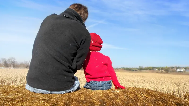 Как установить отцовство в Казахстане: куда обращаться и что подготовить