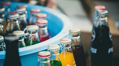 сладкая газировка может привести к депрессии, фото - Новости Zakon.kz от 18.11.2025 18:16