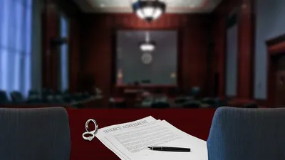 женщина осталась без денег из-за жалости к бывшему супругу, фото - Новости Zakon.kz от 18.11.2025 20:44