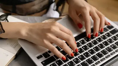 множество сервисов одновременно упали, фото - Новости Zakon.kz от 18.11.2025 18:52