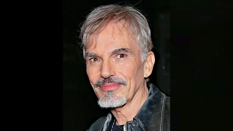 Для какой цели экс-супруг Анджелины Джоли носил флакон с ее кровью