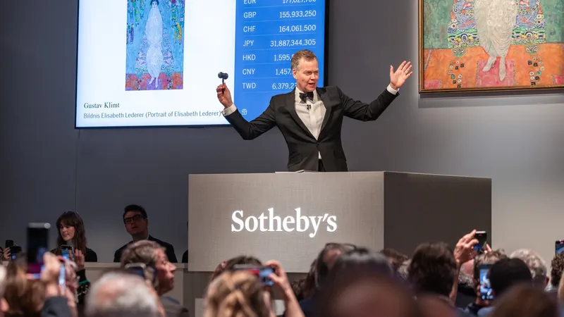 Золотой унитаз "Америка" продали за 12 млн долларов