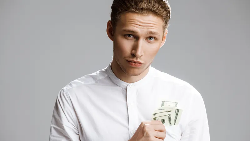 Названы самые жадные мужчины по знаку зодиака