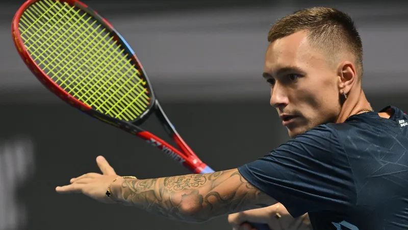 Казахстанский теннисист показал неожиданный результат на турнире в Египте