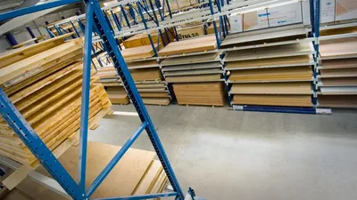 Фанера на полках, фото - Новости Zakon.kz от 20.11.2025 09:37