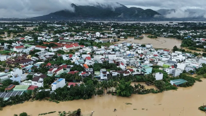 Мощное наводнение во Вьетнаме унесло жизни более 35 человек
