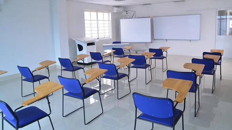 150 тысяч тенге за прокисший суп и мышь: в Алматы пожаловались на столовую в частной школе