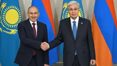 Токаев, Пашинян, переговоры, фото - Новости Zakon.kz от 21.11.2025 12:07