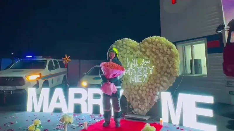 Пожарный из Акмолинской области признался в любви необычным способом