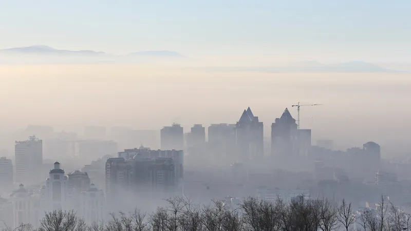 В Астане, Алматы и еще шести городах ожидается НМУ: кому стоит насторожиться