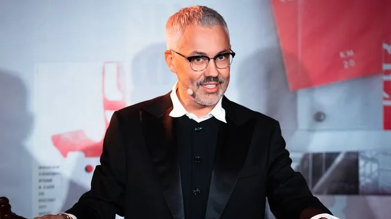 Известный стилист Александр Рогов назвал самый стильный аксессуар сезона