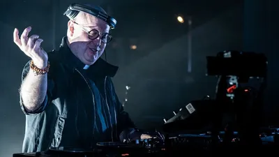 Рейв перед собором в Словакии, фото - Новости Zakon.kz от 23.11.2025 08:05