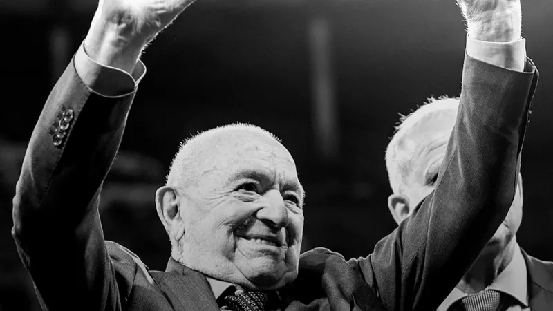 На 100-м году скончался легендарный футболист Никита Симонян