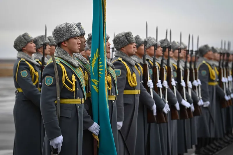 караул в аэропорту Астаны, фото - Новости Zakon.kz от 24.11.2025 16:02