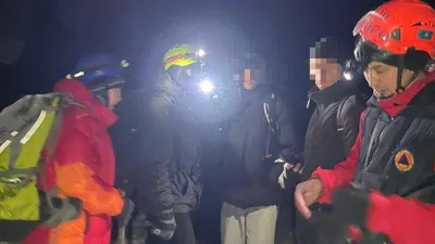 спасатели помогли туристам в горах Алматы, фото - Новости Zakon.kz от 24.11.2025 06:08