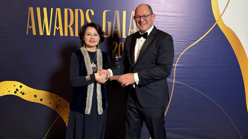 Фонд Булата Утемуратова получил награду Американской торговой палаты