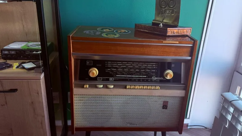 Ламповые истории: "музыкальный центр" из прошлого положил начало музею журналистики в Павлодаре