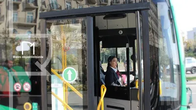 В Азербайджане женщины управляют автобусами, фото - Новости Zakon.kz от 25.11.2025 08:22