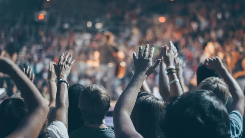 62 года и переполненный зал: Лолита впервые провела концерт такого масштаба