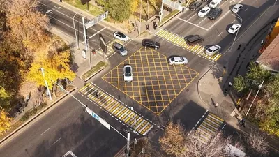 перекресток в вафельной разметкой в Алматы, фото - Новости Zakon.kz от 25.11.2025 12:30