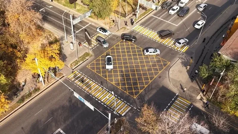 "Вафельная" разметка в Алматы: в каких случаях водителей будут штрафовать