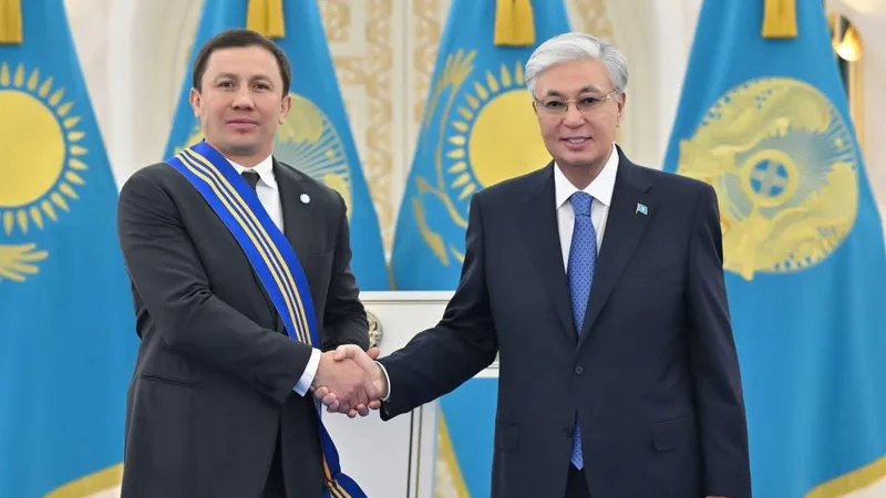 Касым-Жомарт Токаев вручил Геннадию Головкину орден "Барыс" первой степени