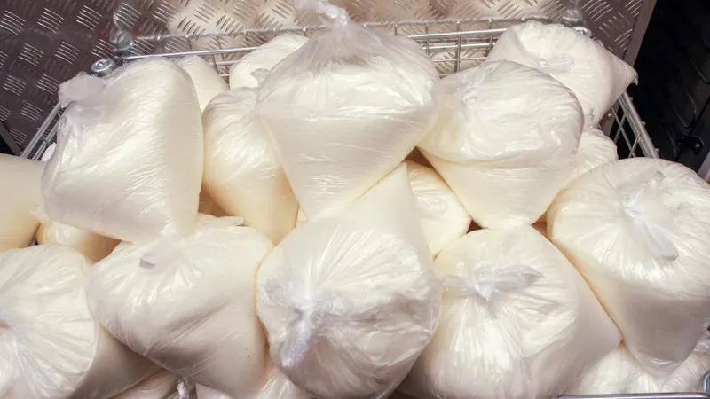 Алматинцам сообщили хорошую новость про цены на курицу и сахар