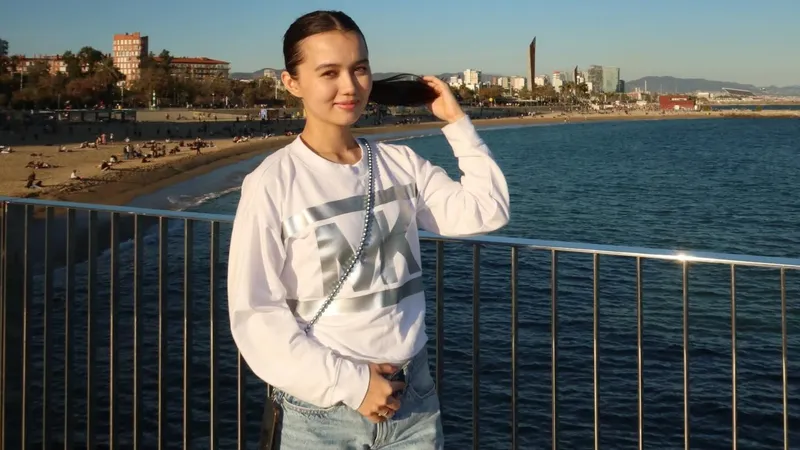 Фанаты назвали Испанию "вторым домом" для сестренки Димаша Кудайбергена