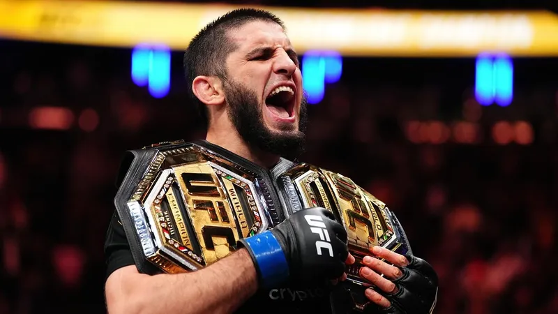 Менеджер Ислама Махачева официально назвал его следующего соперника в UFC