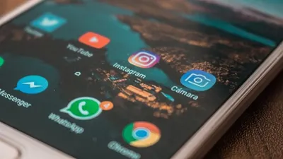 экран телефона, фото - Новости Zakon.kz от 26.11.2025 09:24