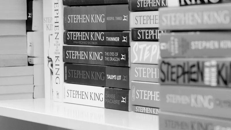 Роман Стивена Кинга "Оно" пропал с продаж в России: стала известна причина