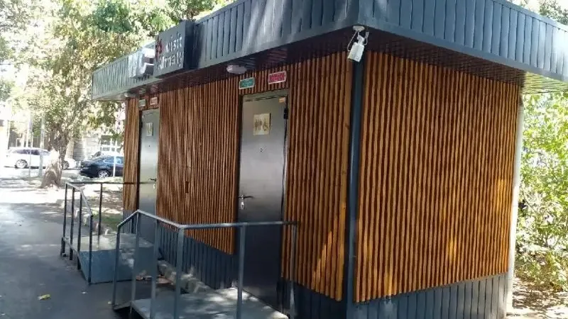 Скандальные уличные туалеты в Алматы: подрядчика обязали вернуть в бюджет почти 143 млн тенге