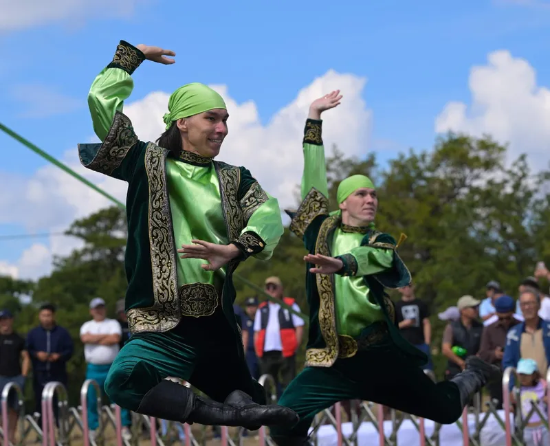 В ритме казахского тоя: как русский танцор из Павлодара стал настоящим Қозғаном