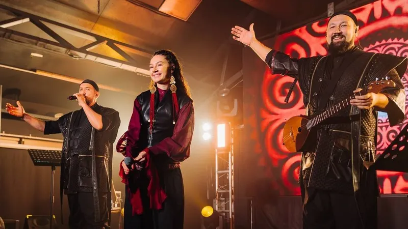 AY YOLA получила две награды по итогам года