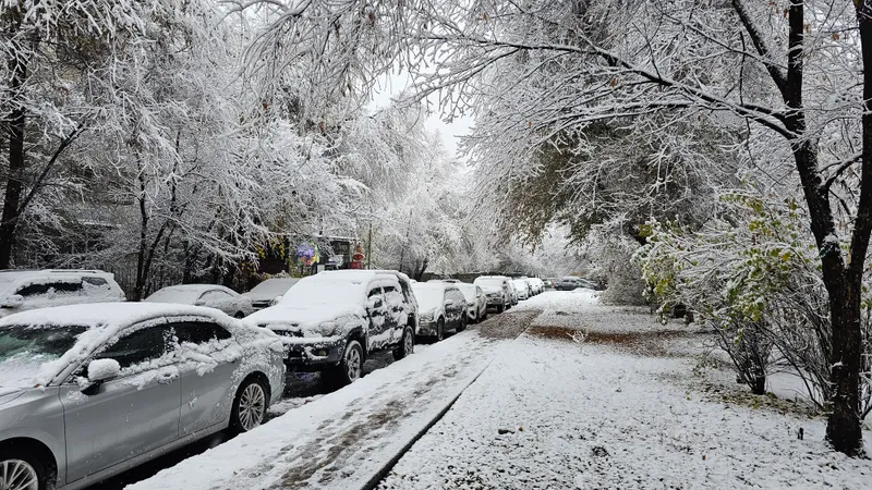 В Казахстане грузовик провалился под лед