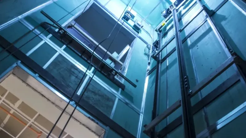 К трагедиям приводит бездействие – старыми лифтами обеспокоен сенатор