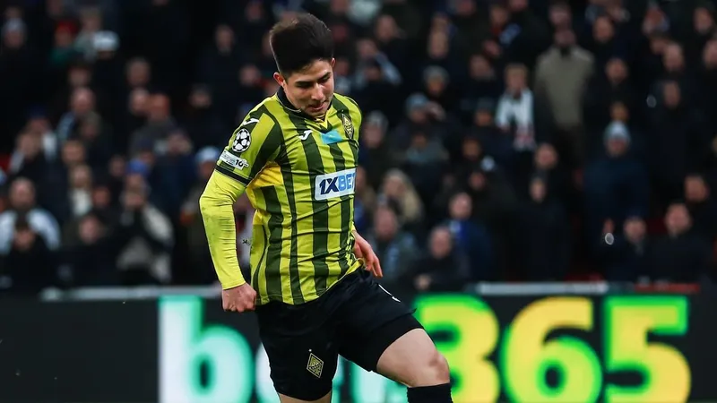 Дастан Сатпаев в третий раз за карьеру вошел в список рекордсменов УЕФА